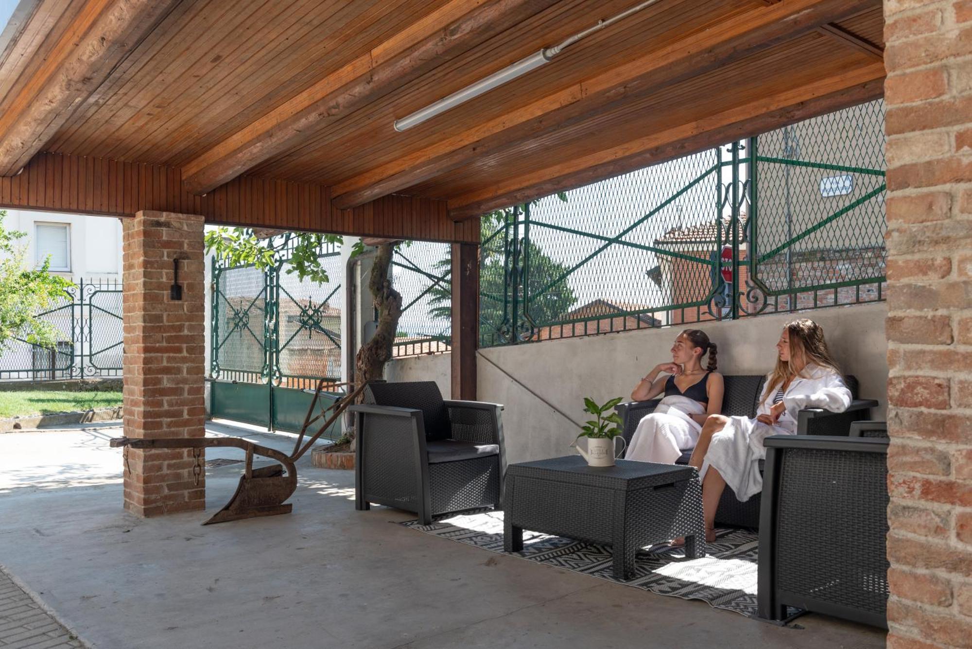 Byvigin Hotel Magliano Alfieri Екстериор снимка